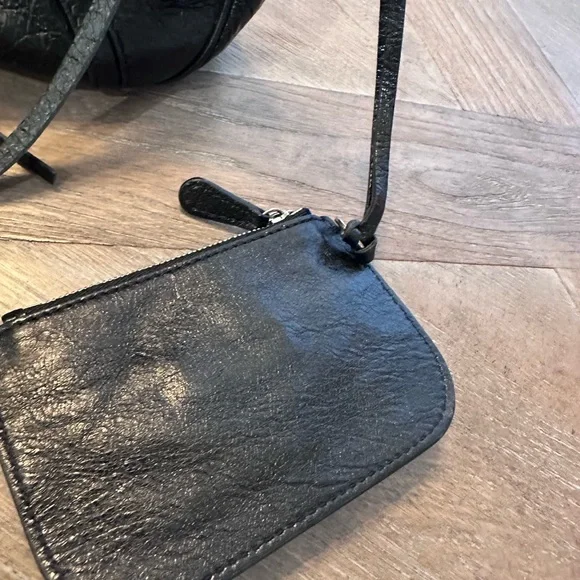 Balenciaga Le Cagole Shoulder Bag with Textured Finish - Picture 5 of 12